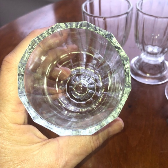 Four vintage ribbed clear glass footed bowls/ glasses for ice cream - Picture 10 of 13